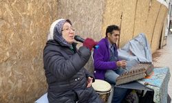 Eskişehir'de gençlik hayalini yıllar sonra sokakta yaşatıyor