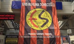 Taşbaşı esnafından Eskişehirspor'a bayraklarla destek