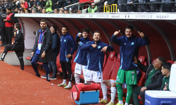 Eskişehirspor-Kütahyaspor maçında futbolcuların el hareketi tepki çekti!