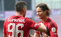 Onlardan vazgeçmedi