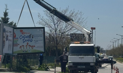 Eskişehir Büyükşehir'den izinsiz reklam panolarına müdahale!