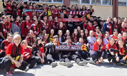 Eskişehirspor coşkusu okullara taştı: Öğrenciler kutlama yaptı