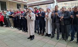 Hayatını kaybeden öğretmen ve öğrenciler için Eskişehir'de gıyabi cenaze namazı kılındı