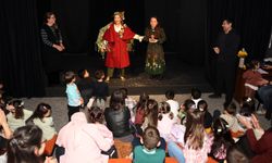 Eskişehir'de miniklere eğlenceli tiyatro deneyimi