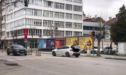 Eskişehir’de açık bagajlı araç trafiği tehlikeye attı