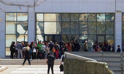 Atina'da emeklilik davasını kaybeden 89 yaşındaki adamdan silahlı saldırı