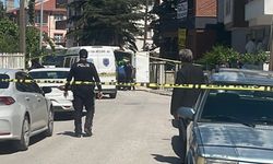 Anne ve babasını öldüren zanlı parkta eli kanlı bulunmuş