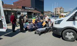 Minibüs, motosiklete çarptı: 1 yaralı
