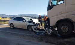 Otomobil ile tır kafa kafaya çarpıştı: Ölü ve yaralılar var