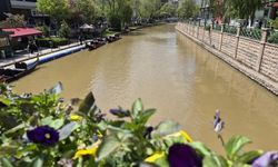 Eskişehir’in simgesi Porsuk Çayı kahverengiye döndü