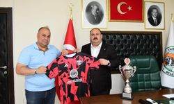 Eskişehir Masterlar Takımı’ndan İnönü Belediyesi’ne şampiyonluk kupası