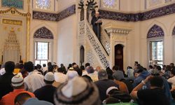 Tokyo Camii'nde bayram namazı yoğun katılım nedeniyle 3 kez kılındı