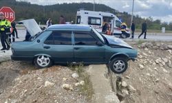 Kütahya Emet’te kavşakta iki araç çarpıştı: 3 yaralı
