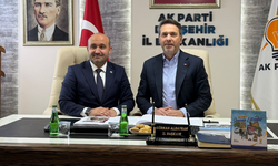 Bakan Bayraktar’dan Ak Parti İl Başkanlığı’na ziyaret