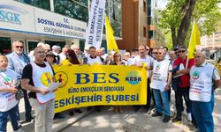 Eskişehir’de SGK önünde tepki: “Kamuda kayıt dışı ücrete hayır”