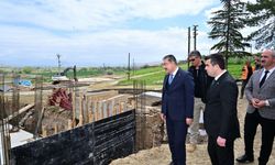 Vali Yılmaz Yunus Emre Dijital Deneyim Merkezi’nde incelemelerde bulundu
