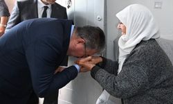 Vali Yılmaz'dan 84 yaşındaki Ayşe Ayti’ye bayram ziyareti