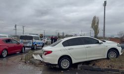 Eskişehir'de iki otomobil çarpıştı: 1 yaralı