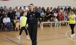 Eskişehirli Meryem Boz, kadın hükümlü ve tutuklularla bir araya geldi
