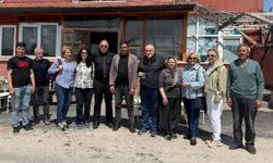80 yıl sonra duygusal ziyaret: Annesinin görev yaptığı köye gelip hatıraları yaşattılar