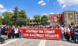 ADD, ÇYDD ve Eğitim-İş’ten Atatürk Anıtı’na çelenk
