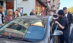 Bebek arabada kilitli kaldı; genç anne büyük korku yaşadı