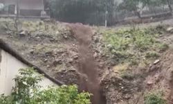 Yağış sele neden oldu, evler araçlar zarar gördü