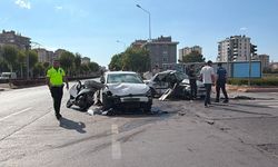 Zincirleme kazada otomobil kağıt gibi ezildi