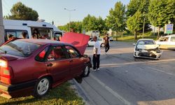 İki otomobil kafa kafaya çarpıştı: 1 yaralı