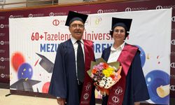 37 yıllık yoğun mesai sonrası durmadı: Eskişehir'de emekli emniyet müdürü üçüncü diplomasını aldı