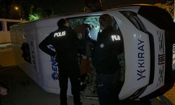 Otomobilin çarptığı işçi servisi yan yattı: 7 yaralı