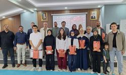 Eskişehir'de umre ödüllü bilgi yarışmasının kazananları ödüllerine kavuştu