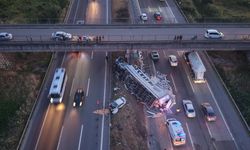 TEM'de halı yüklü tır ile otomobil çarpıştı: 6 yaralı
