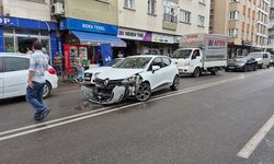Eskişehir'de U dönüşü yapmaya çalışan otomobil motosikletle çarpıştı: 2 yaralı
