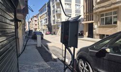 Eskişehir'de kapağı açık bırakılan elektrik panosu korkutuyor