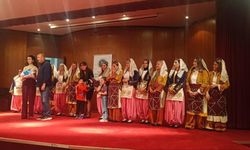 ESSİVDER Halk Oyunları Topluluğu yılsonu gösterisi yoğun ilgi gördü