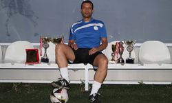 Eskişehir'in en yaşlı amatör futbolcusu 39 yıllık kariyerine veda etti
