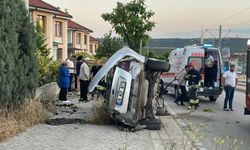 Eskişehir’de kontrolden çıkan otomobil ağaca çarptı: 19 yaşındaki sürücü yaralandı