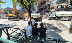 Eskişehir'de 'Milli Spor' mesaisi: Yıkım çalışmasını dakikalarca izlediler