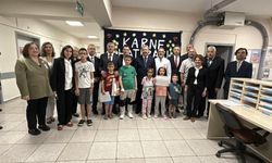 Vali Yılmaz, hastanede tedavi gören öğrencilerin karne heyecanına ortak oldu