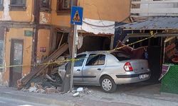 Freni boşalan otomobil eve girdi