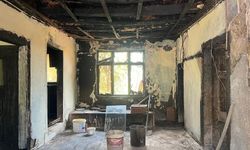 Alevlerin geride bıraktığı acı tablo: Eskişehir'de evi yanan acılı baba uzatılacak yardım elini bekliyor