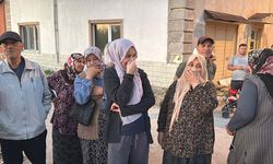Açıkta bırakılan hayvan gübresi mahalleliyi canından bezdirdi