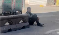 Eskişehir'de sokak ortasında hareketsiz duran şahıs tedirginliğe yol açtı