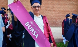 Bursa'nın aile hekimi Dr. Ahmet Kartal, 10'uncu diplomasını Eskişehir'de aldı