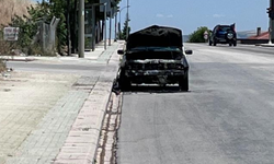 Eskişehir'de yanmış otomobili yol kenarına bırakıp gittiler: Mahalleli tepkili