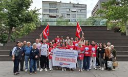 Eskişehir'de öğretmenlerden ortak tepki: "Eğitimciye kelepçe vurulmaz!"