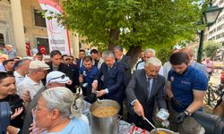 Esnaf ve Sanatkârlar Odaları Birliği’nden 2 bin 500 kişilik aşure ikramı