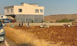 Otomobil evin önünde oturanların arasına daldı: 1 ölü, 5 yaralı