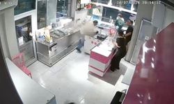 Önce cep telefonundaki kişiye el salladı, sonra tabancayla dondurmacıyı vurdu